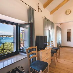 Vinea Umag, Ulica G Garibaldia 2 Umag
