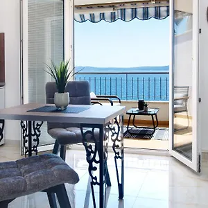 https://villa-sirenis.hotels-in-trogir.com
