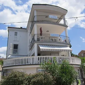 https://apartments-antonia-malinska.primorje-gorskikotar.com